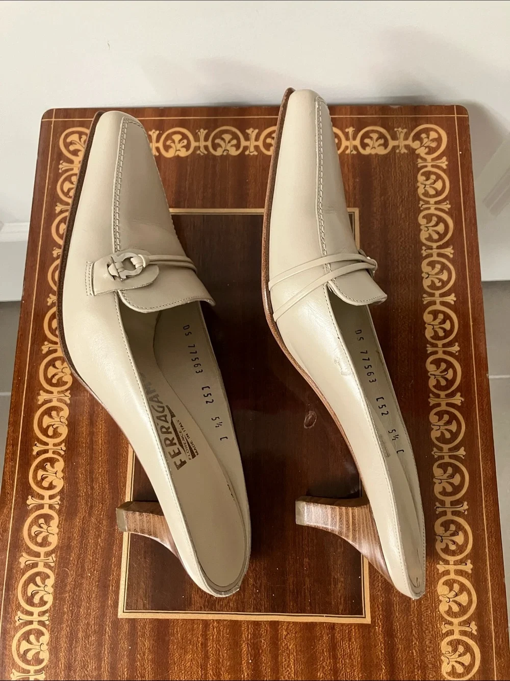 5.5  Ferragamo Tan slides  Shoes kitten heels EUC